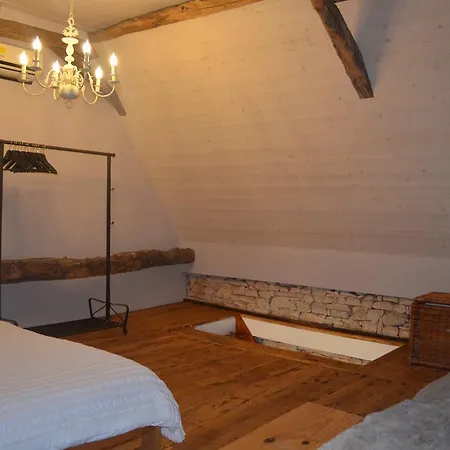 Rozas Bed & Breakfast *